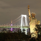 Asi nejznámější monumentální sochou je socha Svobody v New Yorku