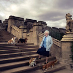 Královna Alžběta II. má alespoň malý důvod k radosti