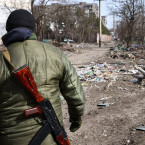 Ruskou taktikou je podle expertů nikoho z města Mariupol nepustit, nechat jeho obyvatele vyhladovět