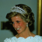 Řada konspiračních teorií tvrdila, že Dianu nechala zavraždit samotná britská královská rodina