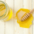 S vysokou hladinou cholesterolu a cukru v krvi nám může pomoci mimo jiné i včelí med