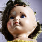 Děsivá panenka v Anglii nahání strach tisícům lidí, sama se totiž hýbe (ilustrační obrázek)