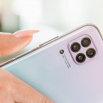 Huawei P40 lite využívá konstrukci čtyř fotoaparátů ve čtvercovém uspořádání