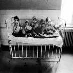 Rumunské sirotčince byly místem hrůzy a neštěstí