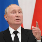 Vladimir Putin byl v letech 1985–1990 činný jako příslušník sovětské tajné služby KGB v Německé demokratické republice