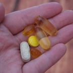 Vitamín D lze do těla doplnit prostřednictvím doplňků stravy, injekčně nebo pomocí určitých druhů potravin