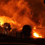 Požár po vykolejení vlaku s lehkou ropou stál život 47 lidí