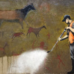 Pro Banksyho dílo je charakteristická trefná satira vůči současnému světu