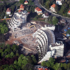 V roce 2014 se naplno spustila demolice umělecky vzácného hotelu Praha