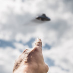 Jedna žena byla přesvědčená o tom, že natočila UFO, někteří ale tvrdili, že jde pouze o letadlo