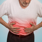 Jedním z příznaků rakoviny střev je i bolest břicha