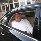 Václav Klaus na cestě do nemocnice 28. 9. 2012