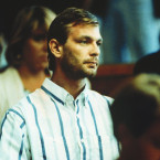 Jeffrey Dahmer (1960–1994), sériový vrah, který miloval Star Wars a nosil žluté kontaktní čočky, aby připomínal ikonického padoucha celé série císaře Palpatina