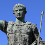Caesarovy výboje v Galii rozšířily římskou moc hluboko na sever. Caesar dále jako první Říman pronikl do Británie a za řeku Rýn