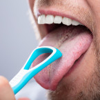 Škrabka na jazyk nám může pomoci mimo jiné i více si pochutnat na jídle