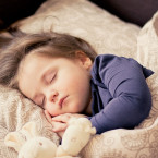 Spaní v mateřské škola v mnoha rodinách naruší spánkový režim dětí. 