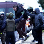 Protesty, zatýkání, mlácení lidí, vězení...takový běžný den v současném Bělorusku