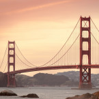 Golden Gate Bridge je natřen překvapivě na oranžovou barvu, aby byl dobře viditelný pro lodě
