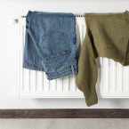Za sušení oblečení na radiátorech si pořádně připlatíte
