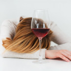 Ženy na mateřské jsou ohrožené alkoholismem