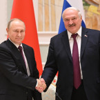 „Poslouchej, Sašo, je to zbytečné. Ani nezvedá telefon, nechce s nikým mluvit,“ řekl Lukašenko k telefonátu s Putinem, když varoval Prigožina