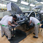 Automobilce Škoda Auto za prvních devět měsíců letošního roku klesl provozní zisk o 60 procent na 469 milionů eur