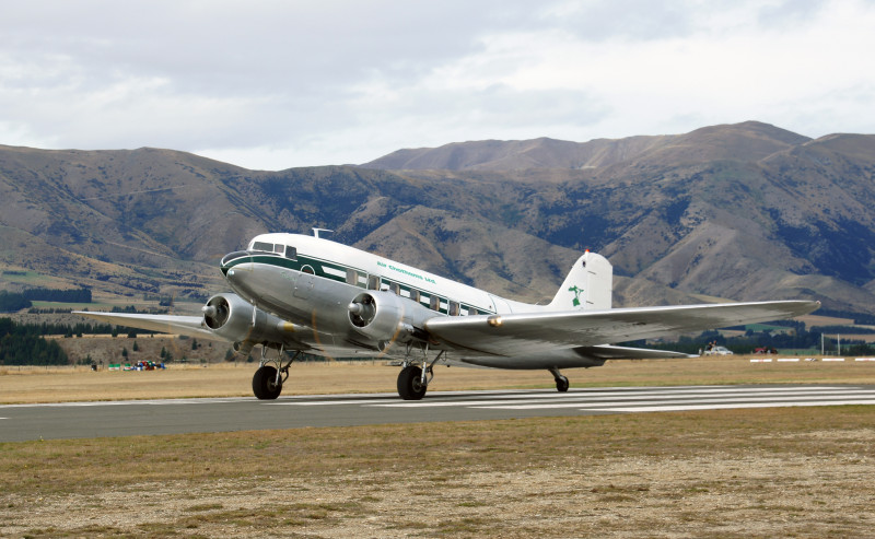 Das DC-3 Dakota-Flugzeug trug zum Sieg im Krieg bei und brachte tschechoslowakische Piloten zum Zusammenbruch des Eisernen Vorhangs